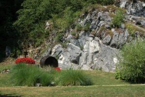 Sculpture au Caveau Bugiste à Vongnes