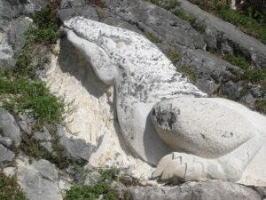 Montagne sculptée au Caveau Bugiste à Vongnes